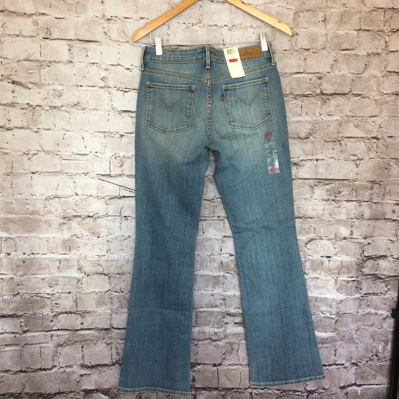 Levi's classic great fitting bootcut jeans. - Picture 2 of 8